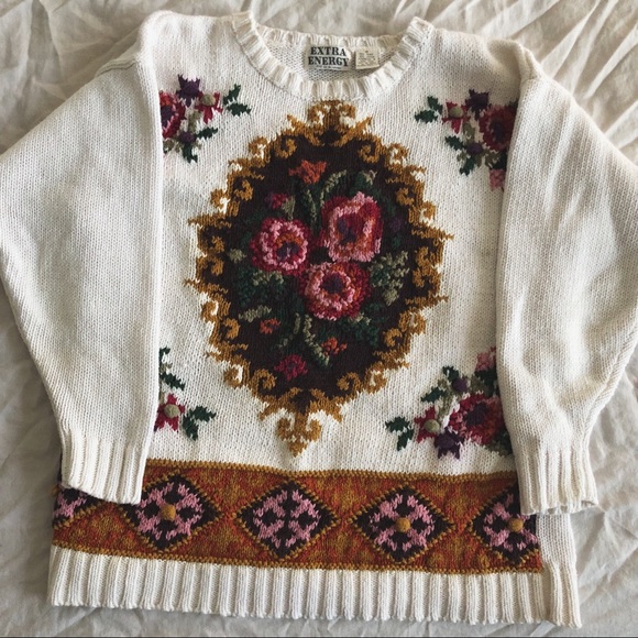 Sweaters - Vintage embroidered pullover sweater